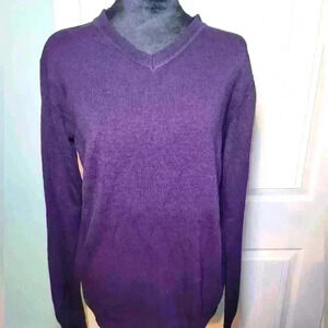 Avenue v neck shirt size 14/16